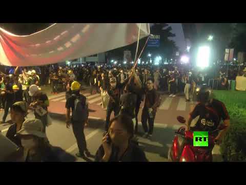 شاهد المتظاهرون في تايلاند يمنحنون رئيس الحكومة 3 أيام للتنحي